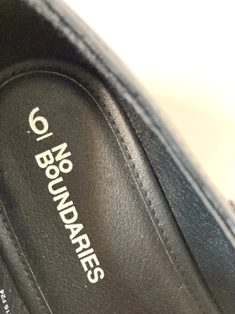 No Boundaries “excellent nwot